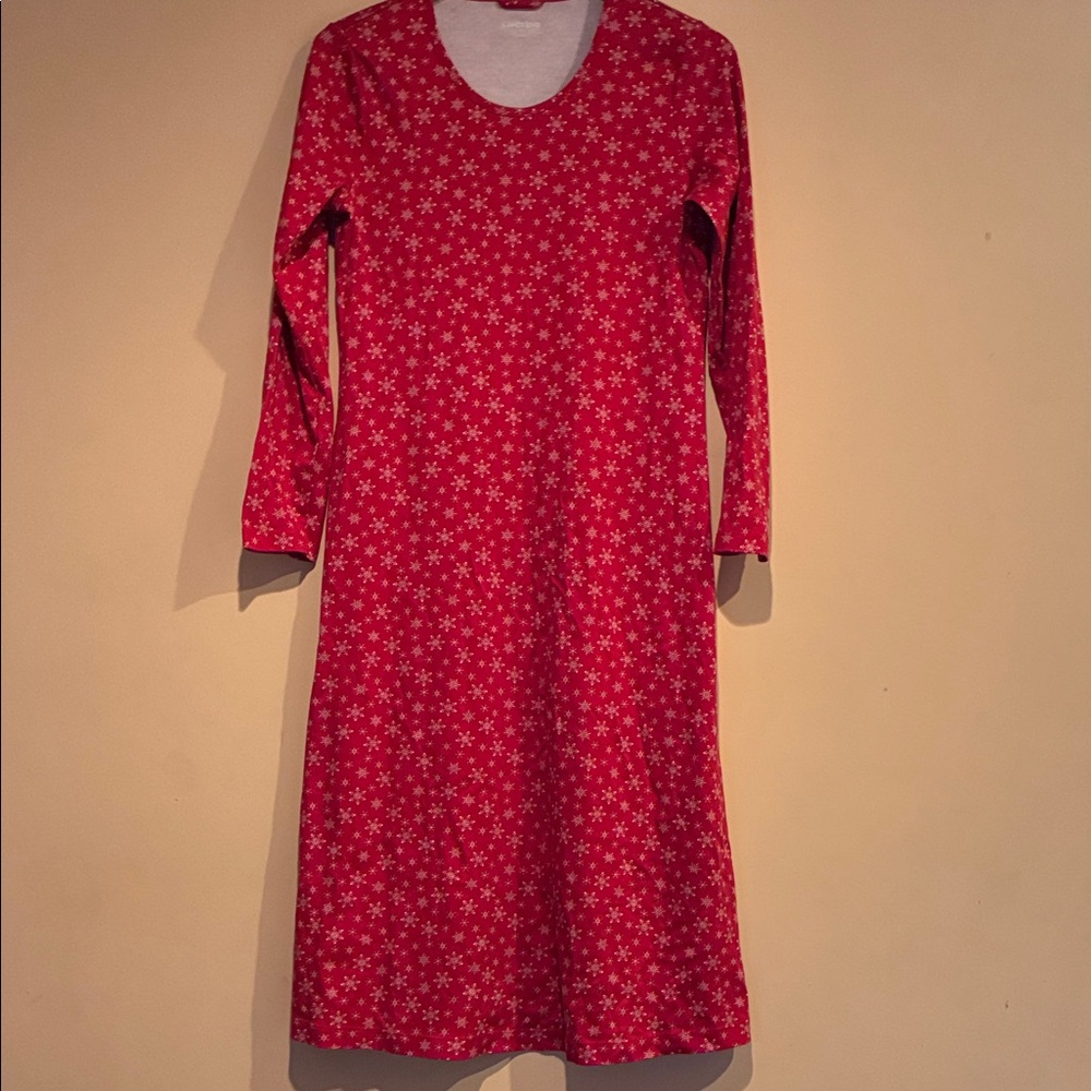 Red Star Patterned Women's night gown Lands End sz S like new to a cozy person